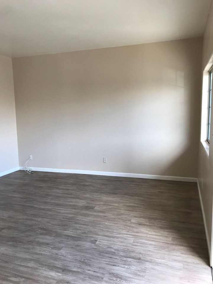 2 bedroom 2 bath apartment in Perris - Photo 4 of 14