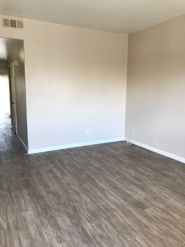 2 bedroom 2 bath apartment in Perris - Photo 5 of 14