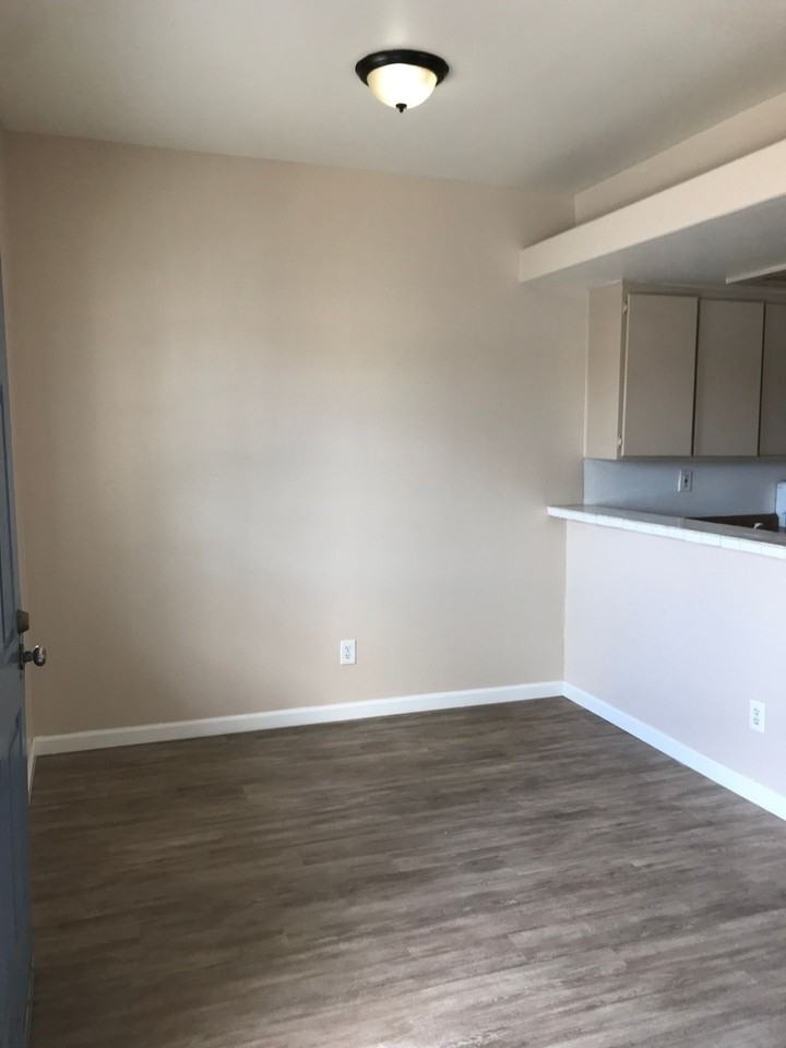 2 bedroom 2 bath apartment in Perris - Photo 6 of 14