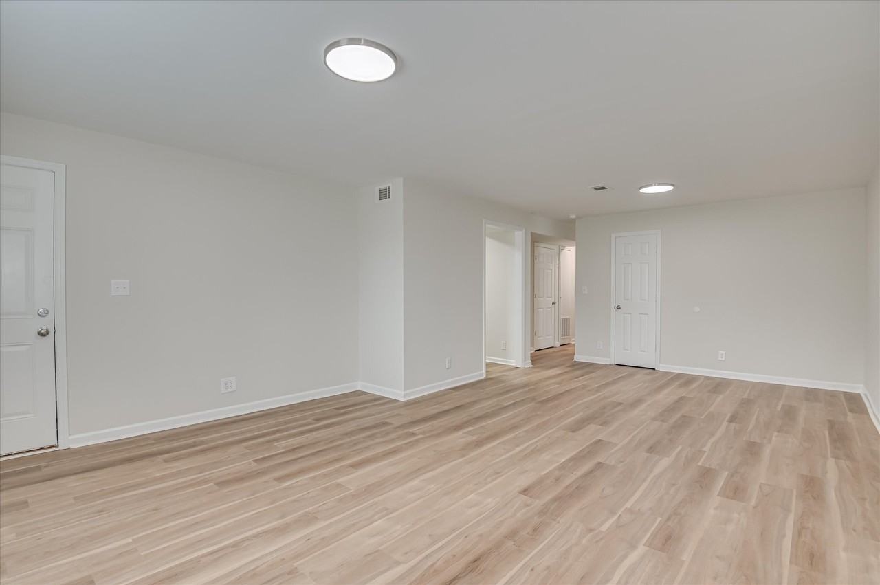 Conifer Court Apartments - Photo 4 of 19