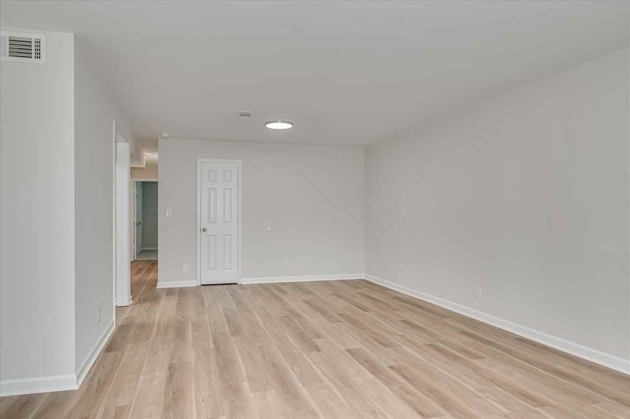 Conifer Court Apartments - Photo 5 of 19