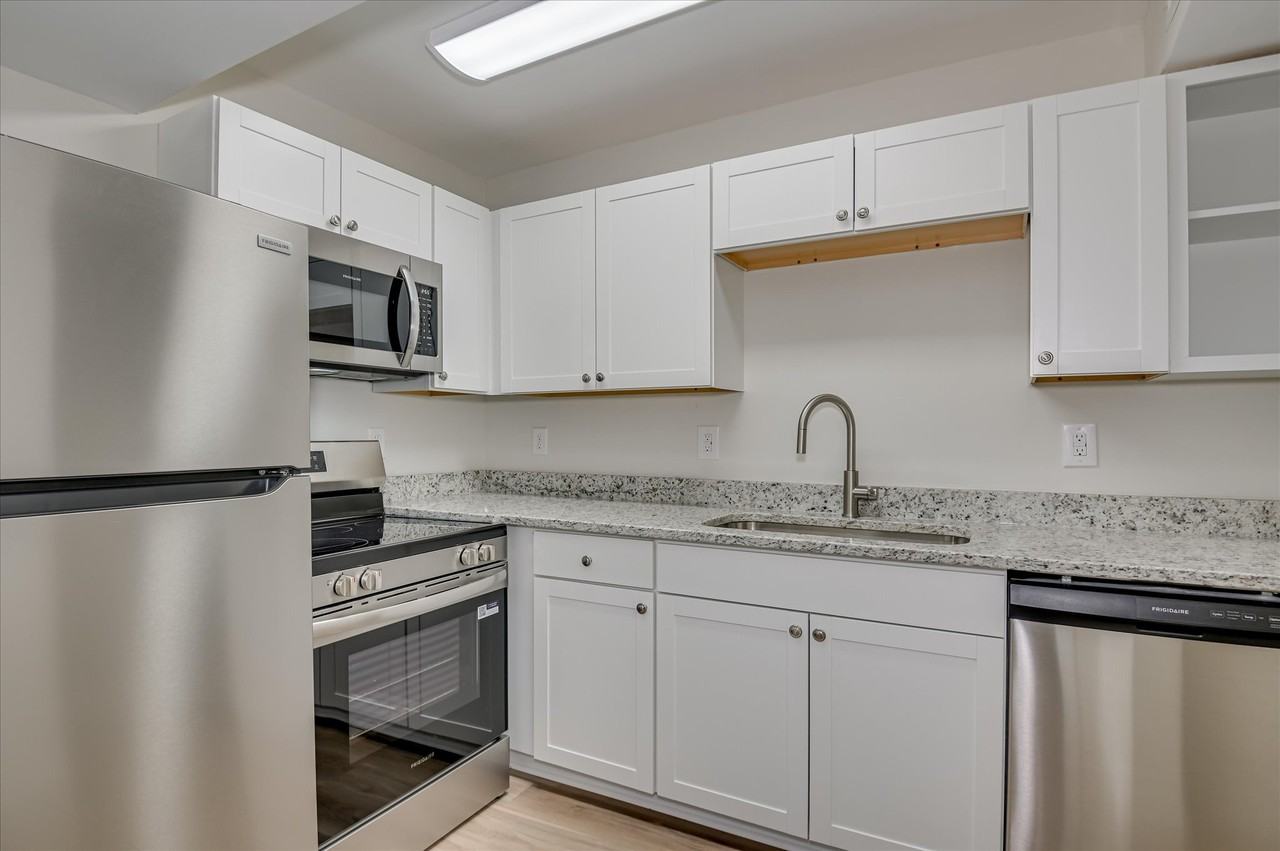 Conifer Court Apartments - Photo 7 of 19