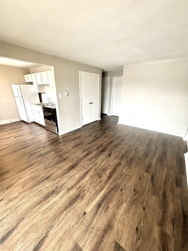 306 Harvey Avenue - Photo 3 of 14