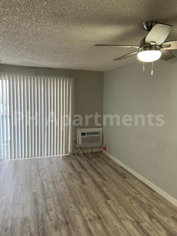 1943 Dallas Street - Photo 5 of 11