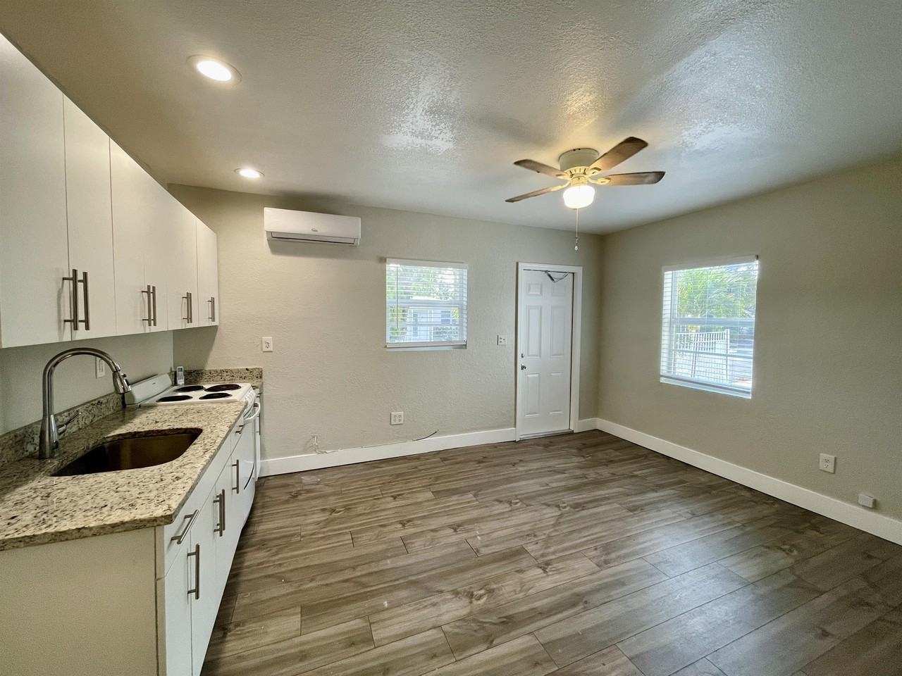 605 North Federal Highway - Photo 3 of 15