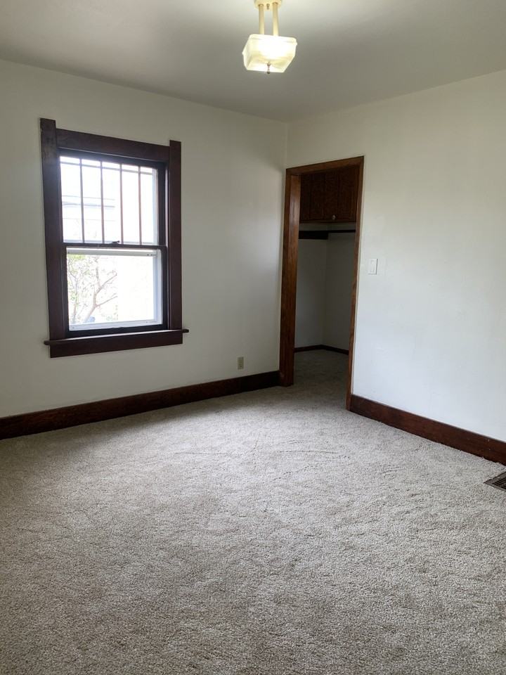 1017 East Harney Street - Photo 5 of 11