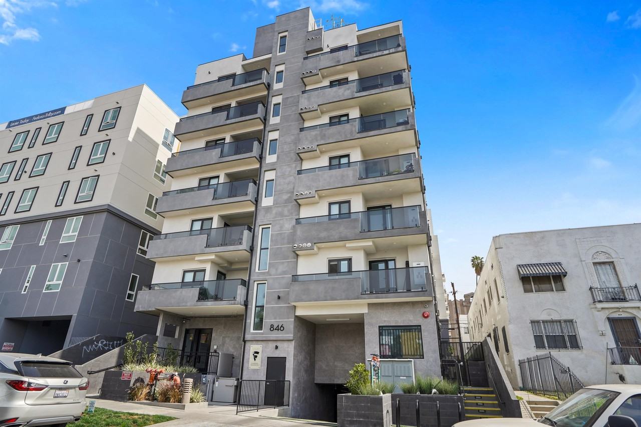 846 South Mariposa Avenue - Photo 2 of 44