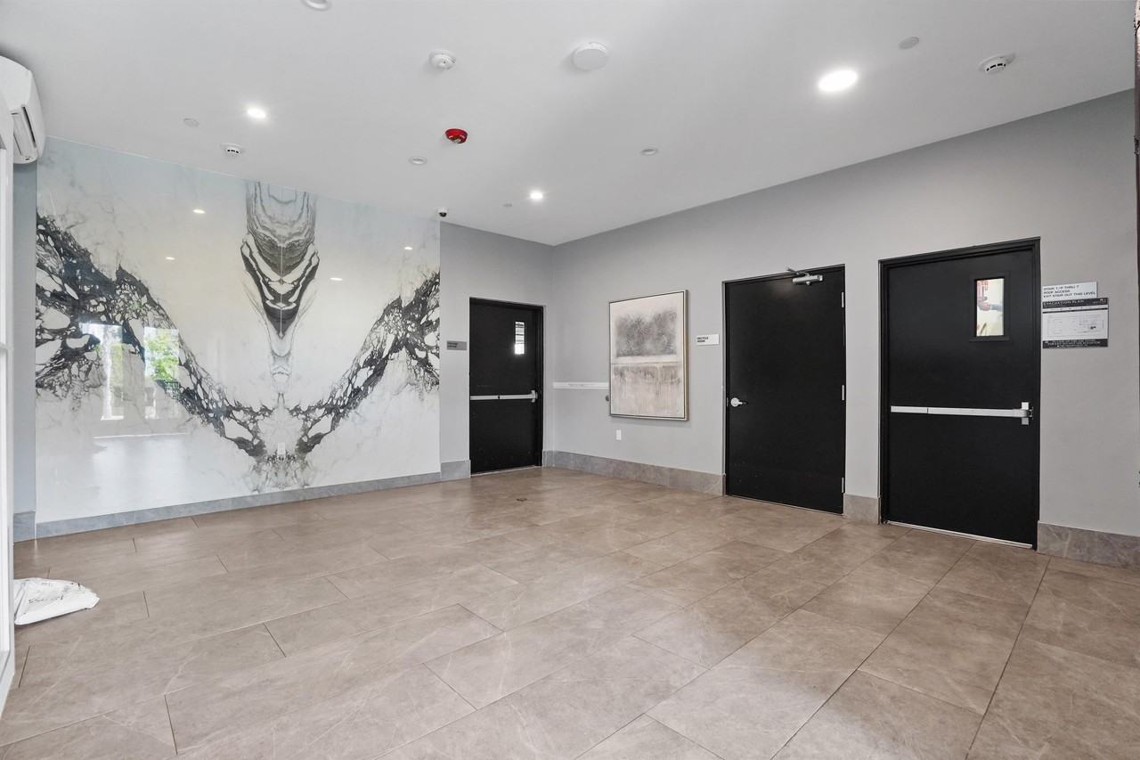 846 South Mariposa Avenue - Photo 5 of 44