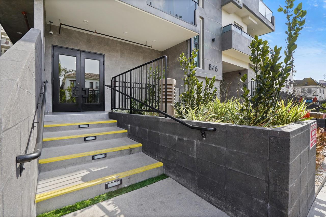 846 South Mariposa Avenue - Photo 6 of 44