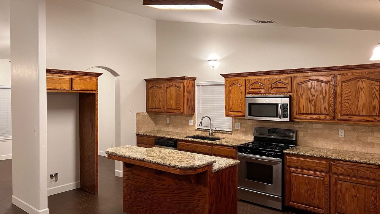 8901 Krug Ct - Photo 3 of 25