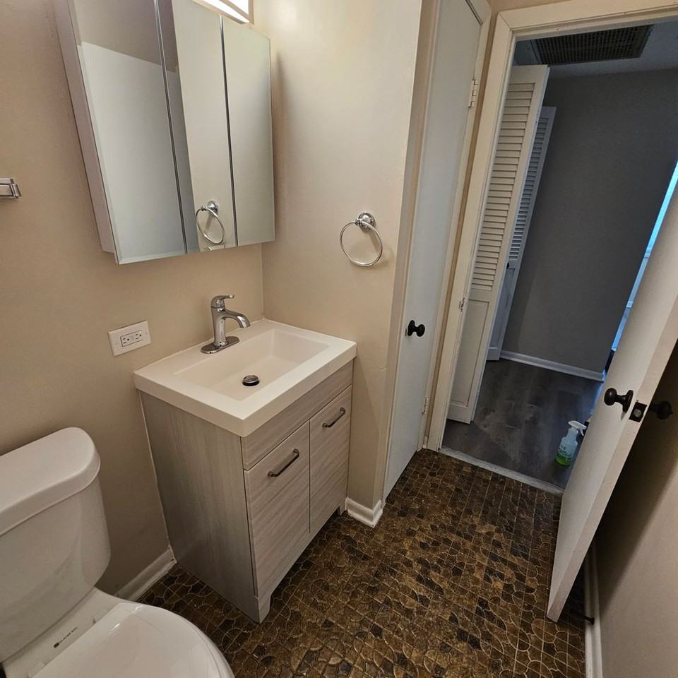 Main - Photo 7 of 16