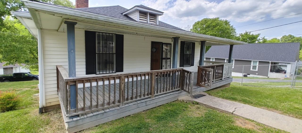 3212 E 44th St - Photo 2 of 14