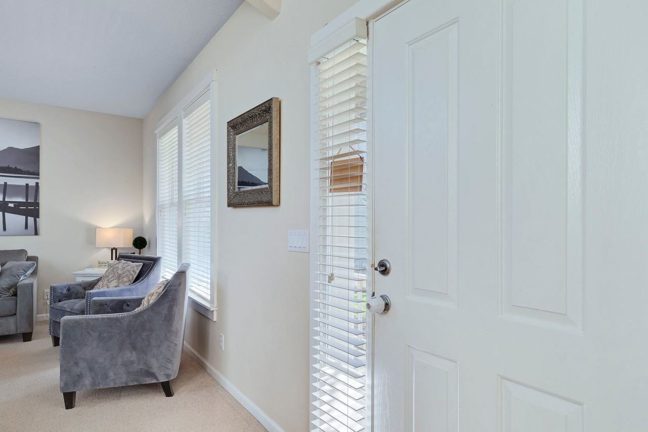 336 Se 14th Pl - Photo 3 of 23