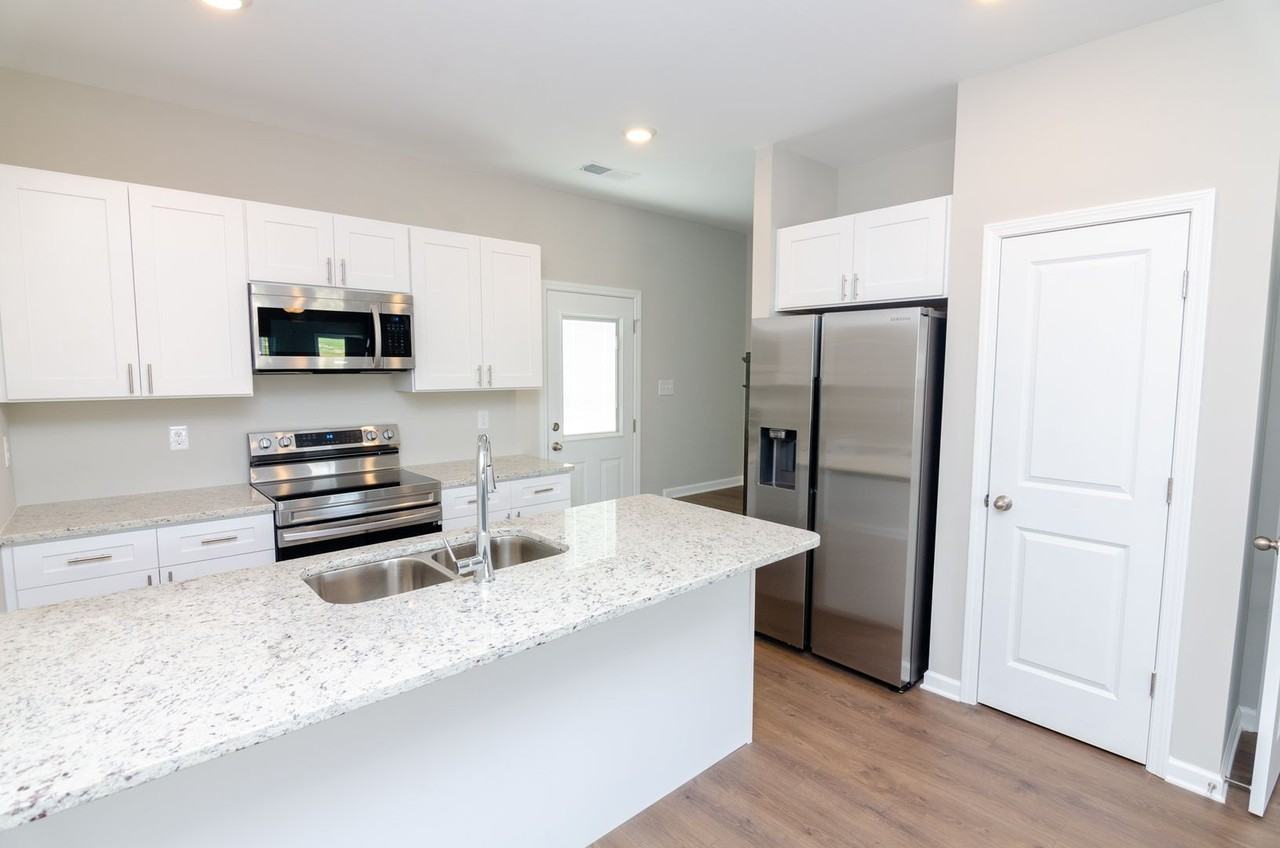 337 Kristen Ct - Photo 4 of 16