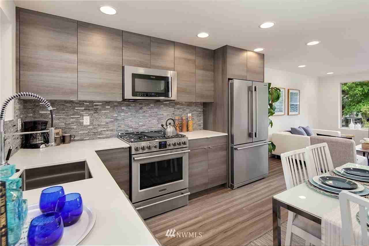 4418A Francis Ave N - Photo 3 of 12