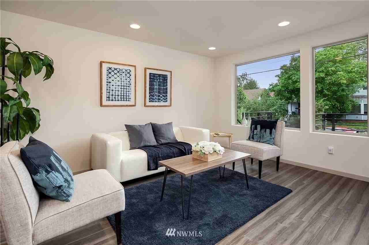 4418A Francis Ave N - Photo 4 of 12