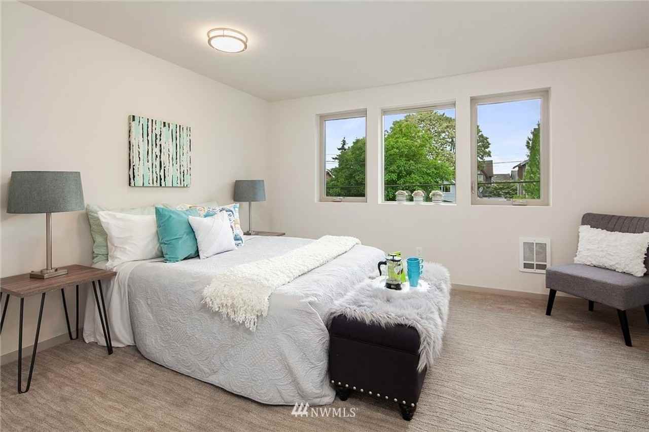 4418A Francis Ave N - Photo 6 of 12