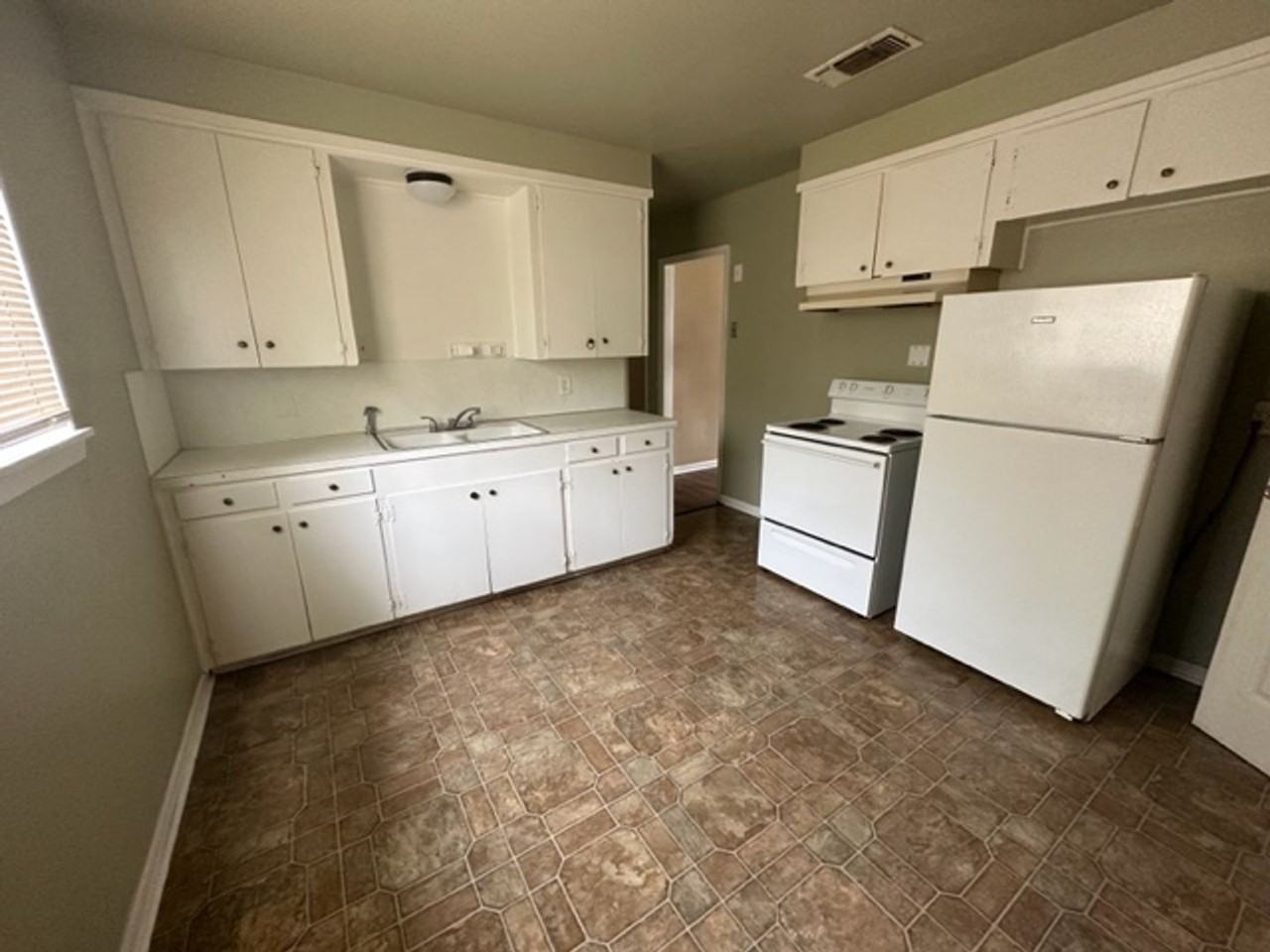 4642 Voss Dr - Photo 4 of 9