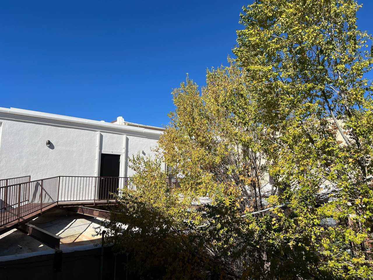 Modern Studio - Photo 4 of 9