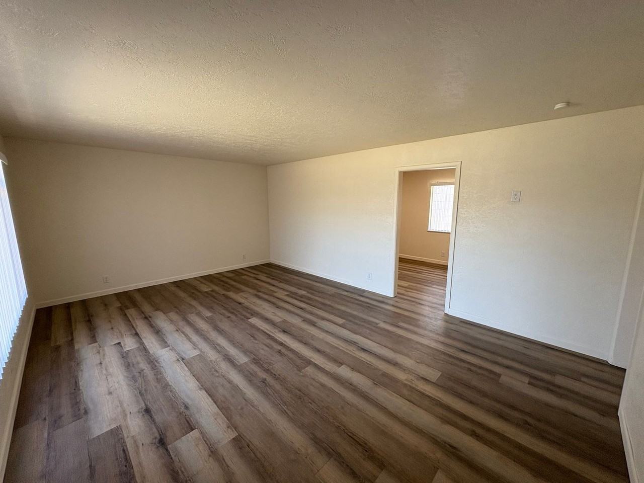 428 W Wayside Dr - Photo 2 of 31