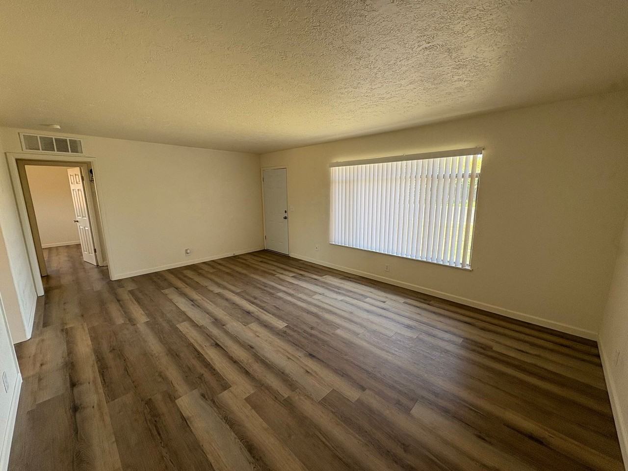 428 W Wayside Dr - Photo 3 of 31