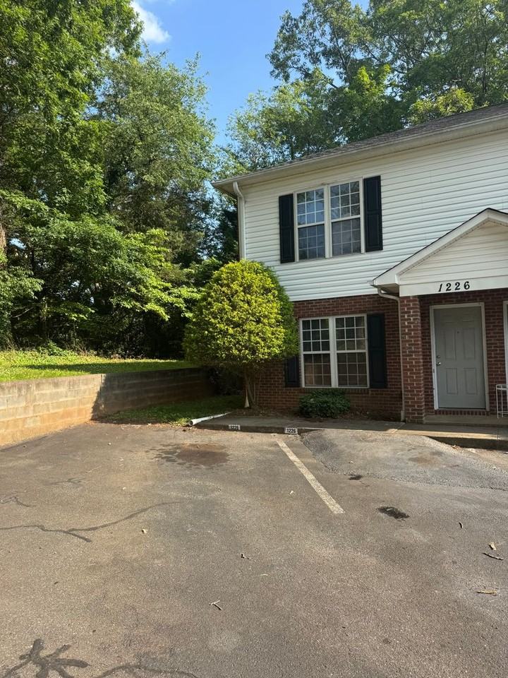 1226 14th St Ne - Photo 2 of 16