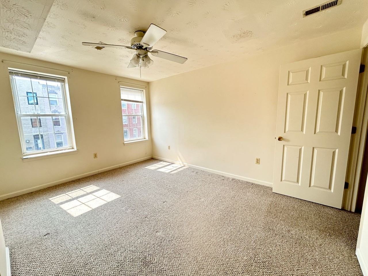 1543 S Charles St - Photo 5 of 8