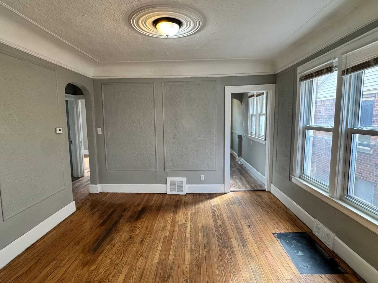 15064 Tracey St - Photo 3 of 10