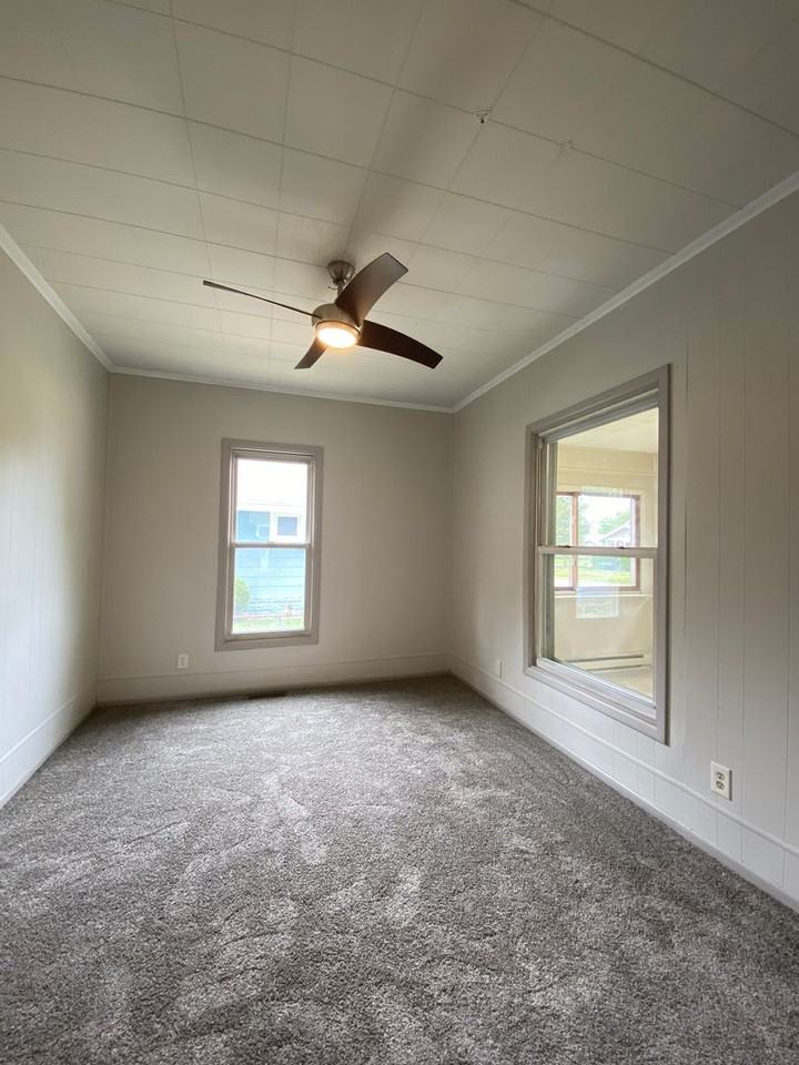 1127 Maple Row - Photo 5 of 12