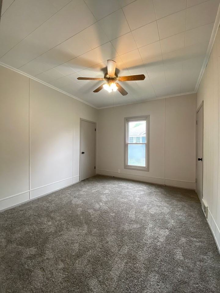 1127 Maple Row - Photo 7 of 12