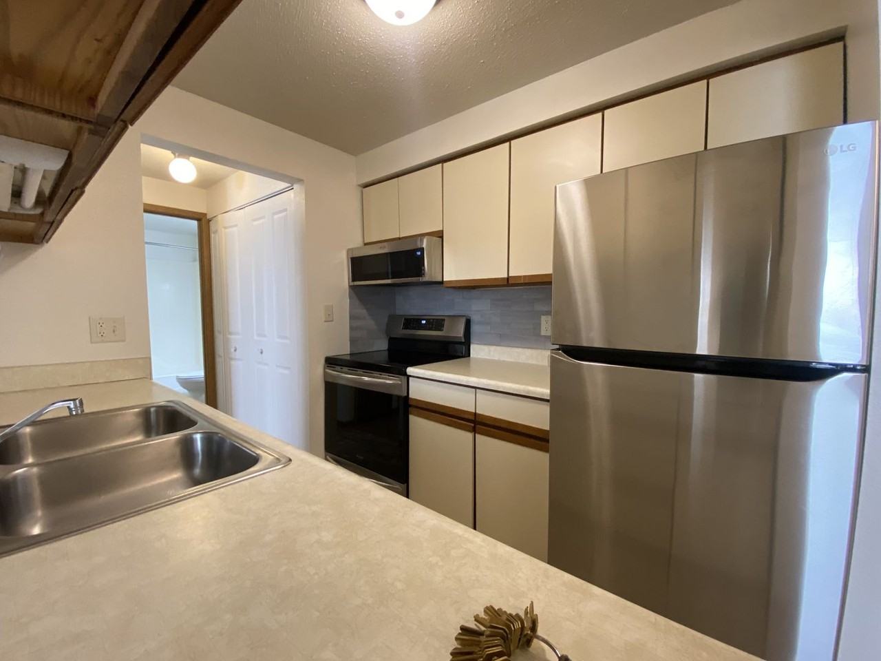 904 Benton Drive #11 - Photo 4 of 15