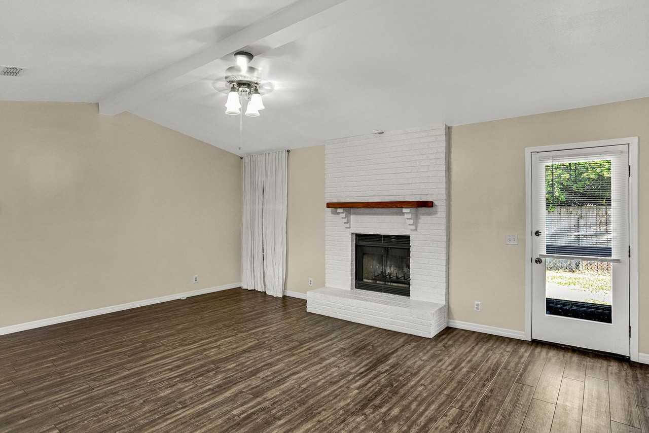 7869 Jeff Dr - Photo 4 of 20