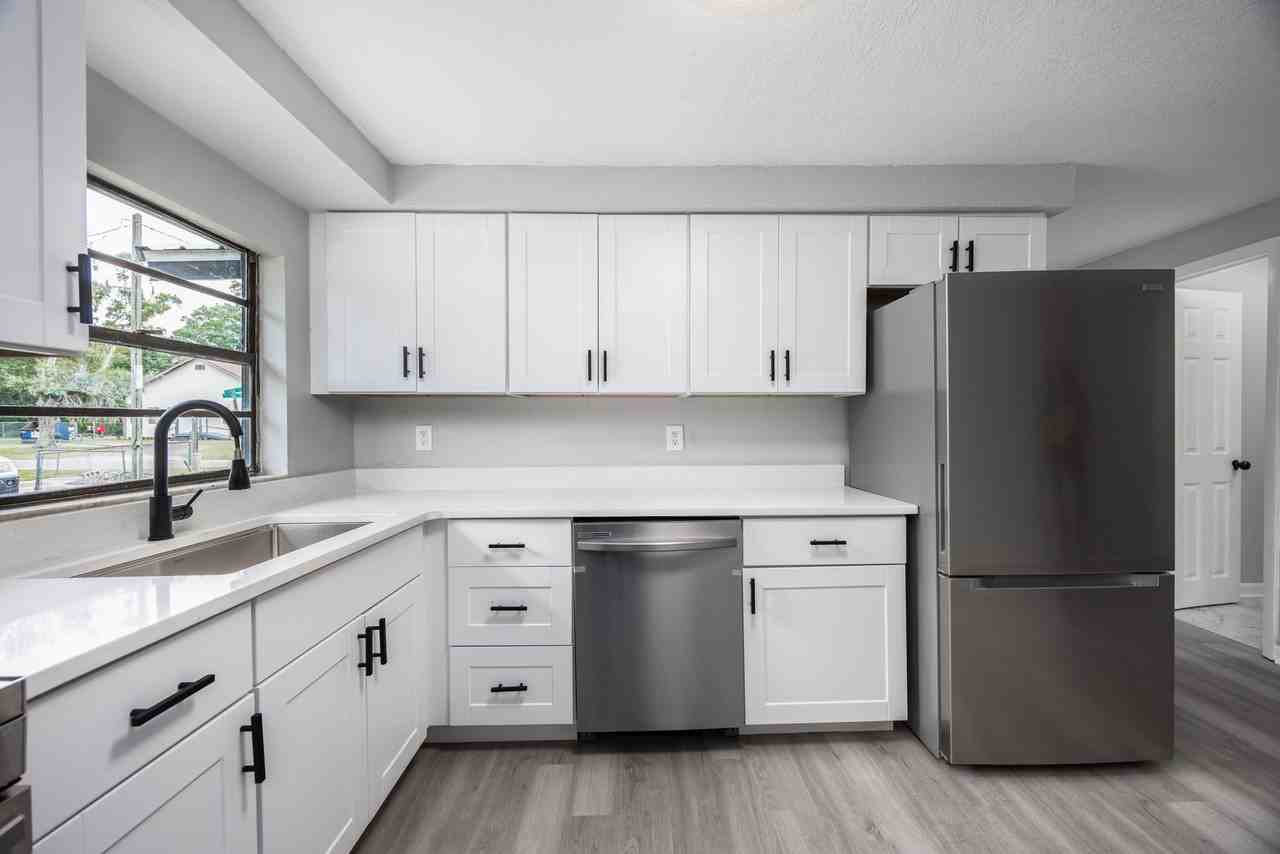 831 Florida St - Photo 2 of 16