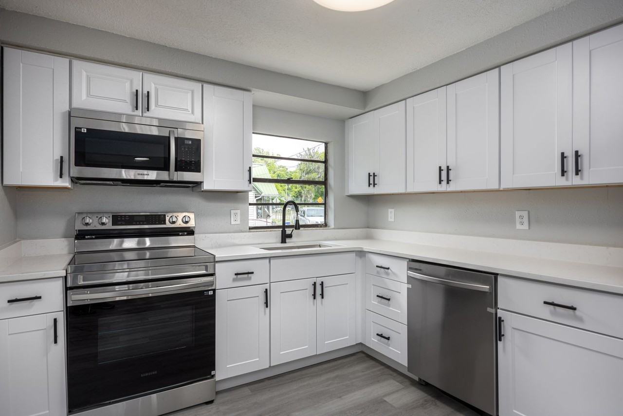 831 Florida St - Photo 3 of 16