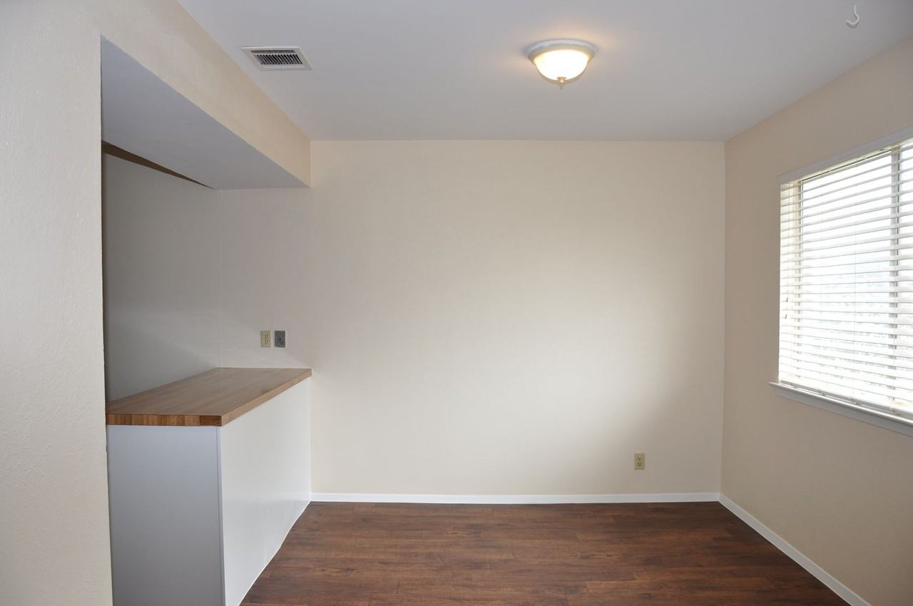 10810 Topperwein Dr #C - Photo 3 of 11