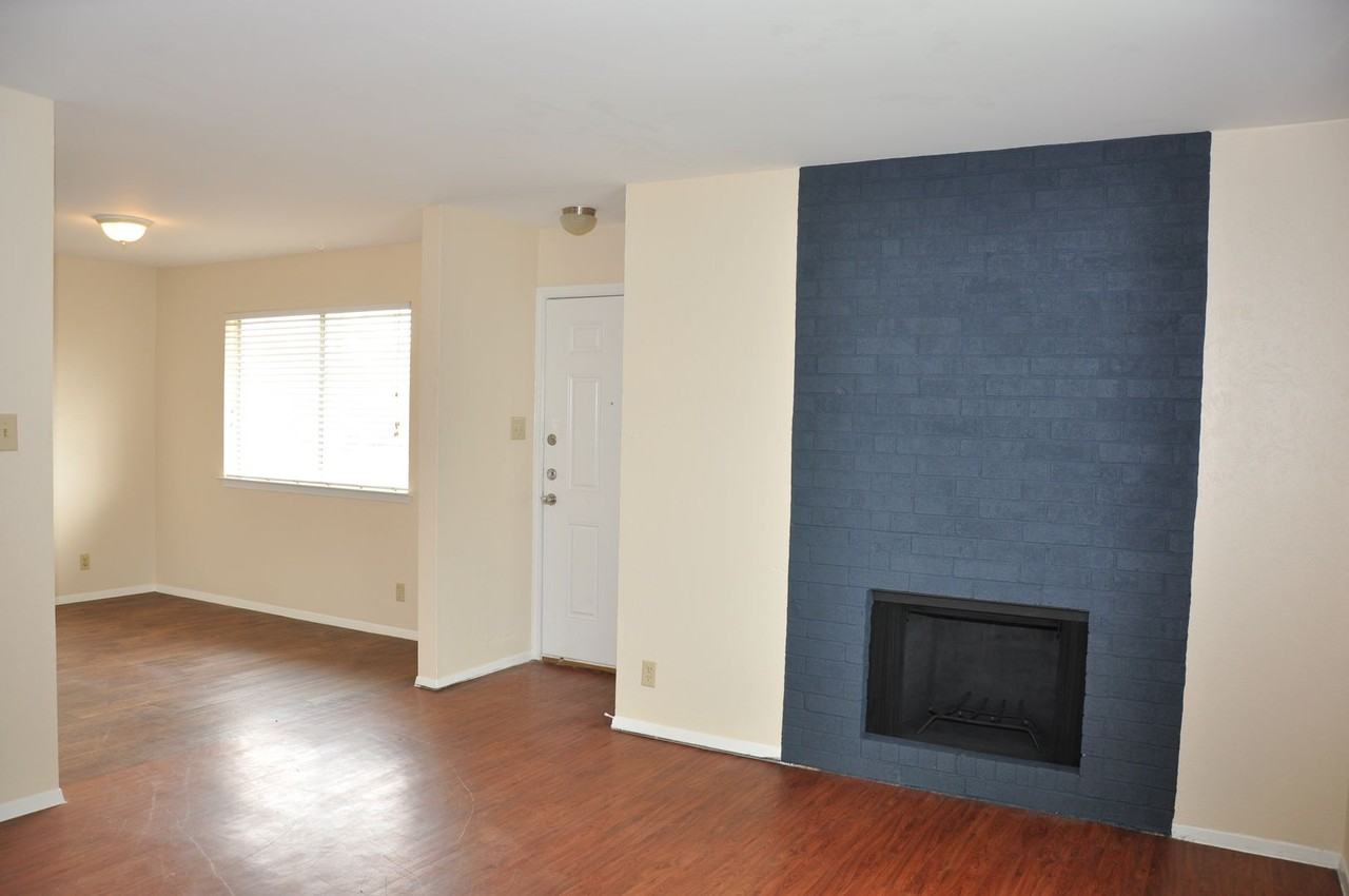 10810 Topperwein Dr #C - Photo 4 of 11