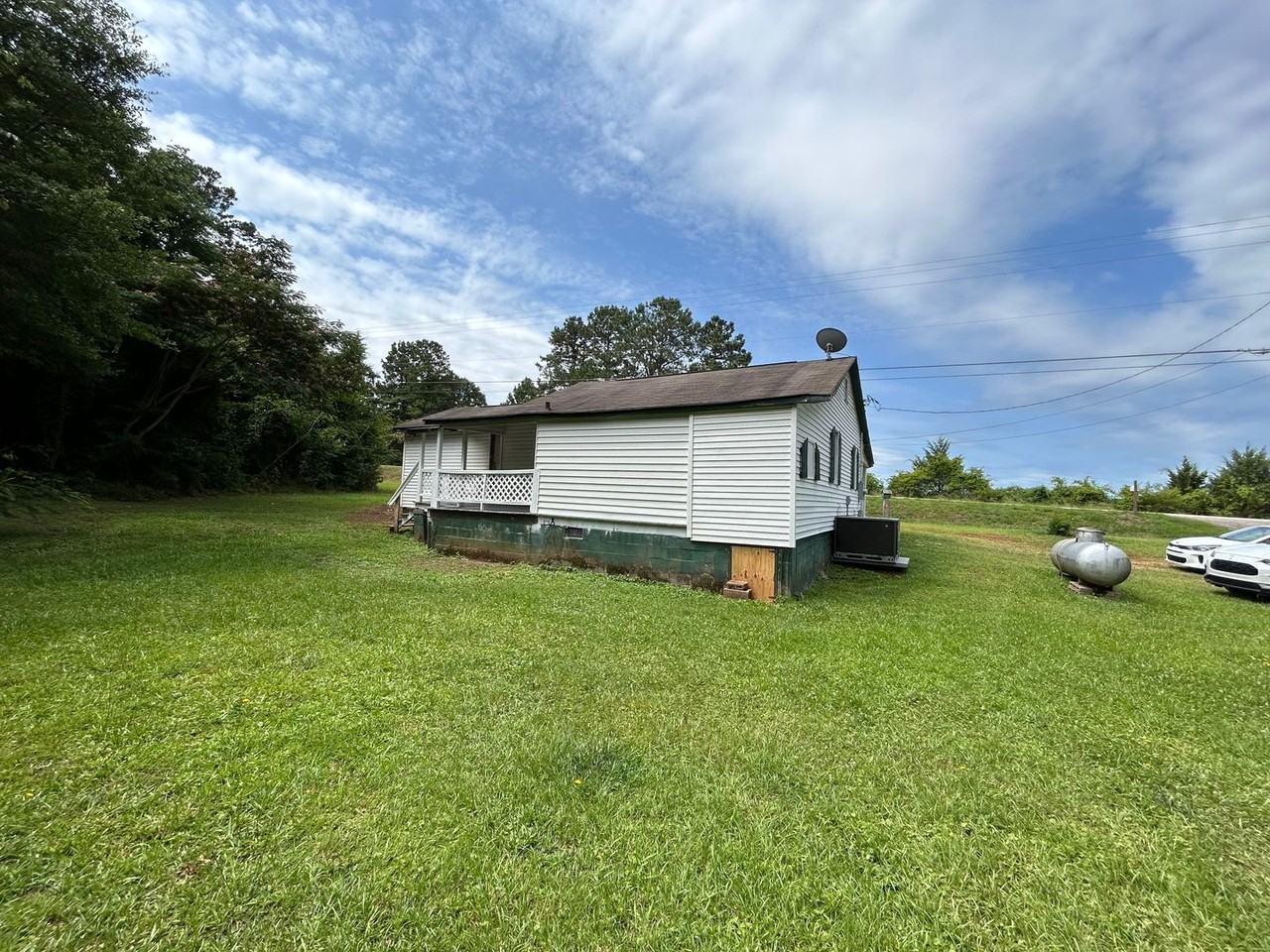 1664 Corinth Rd - Photo 3 of 14