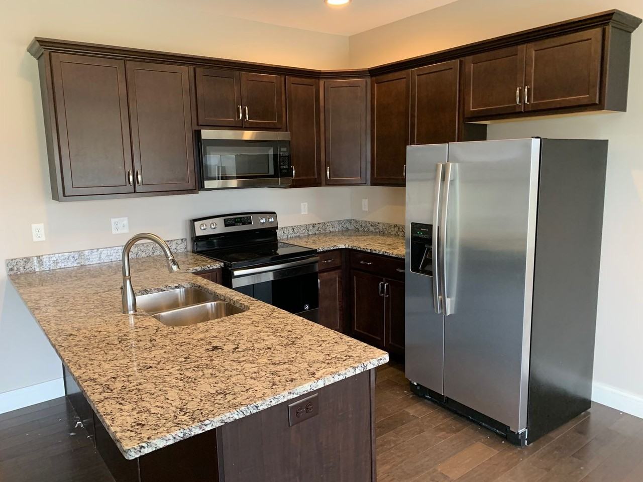 1404 Cobblestone Way - Photo 3 of 18