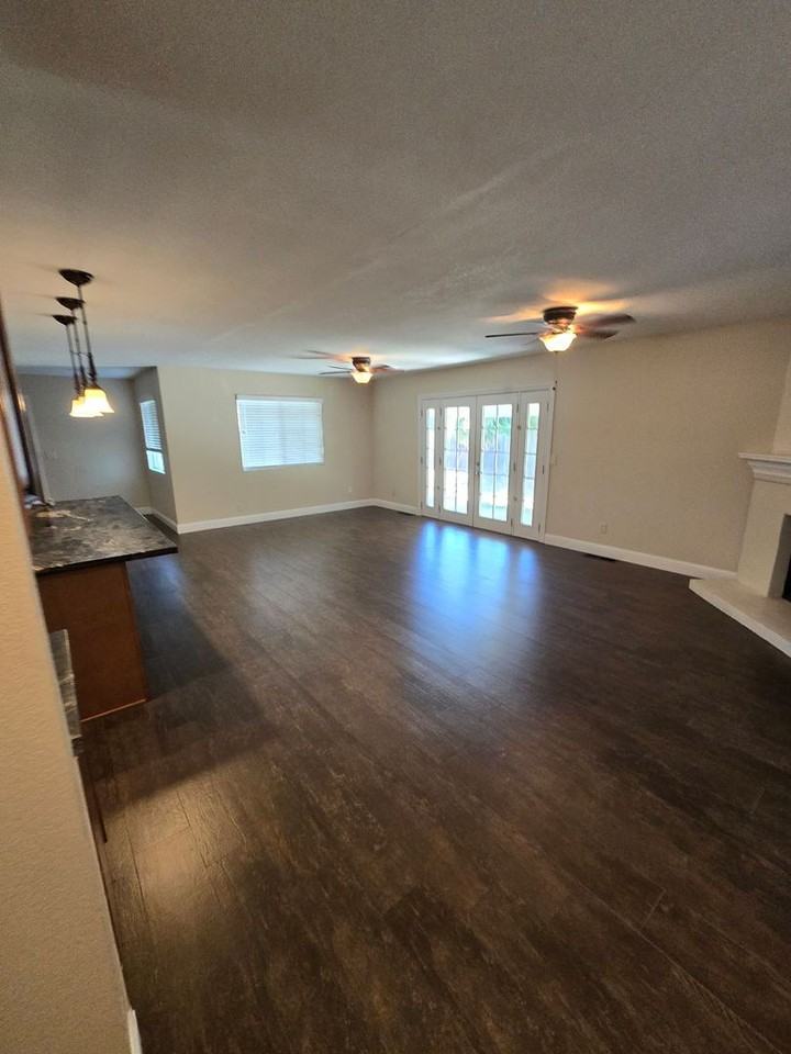 484 Cabernet Ct - Photo 2 of 8