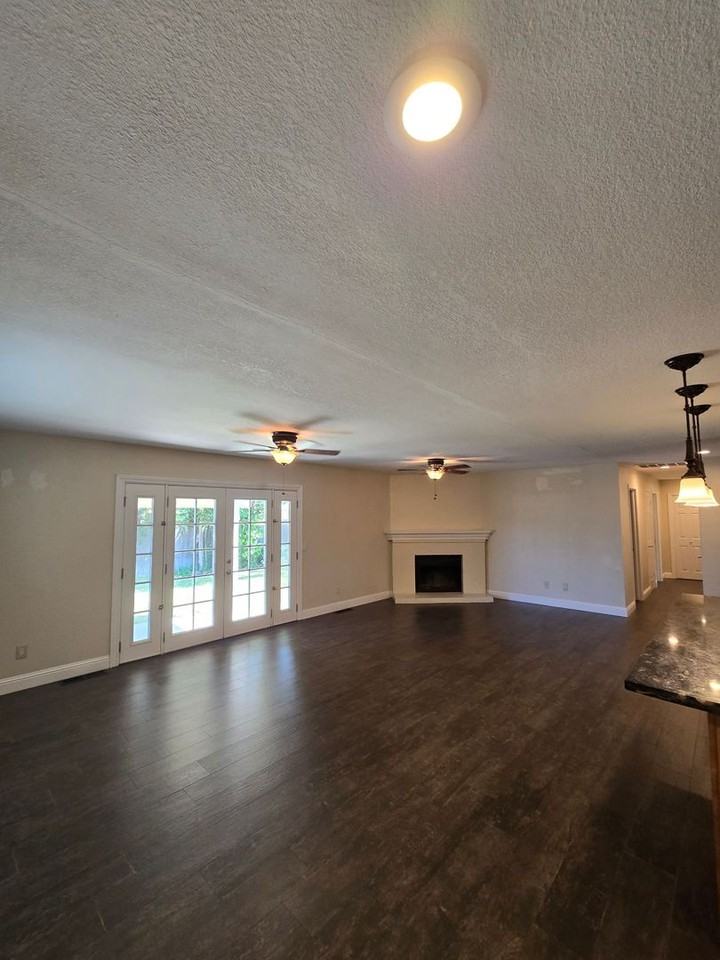 484 Cabernet Ct - Photo 3 of 8