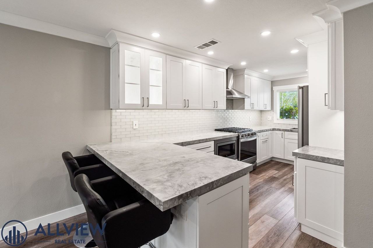 8275 Cherrywood Cir - Photo 4 of 34