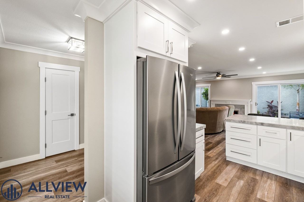 8275 Cherrywood Cir - Photo 6 of 34
