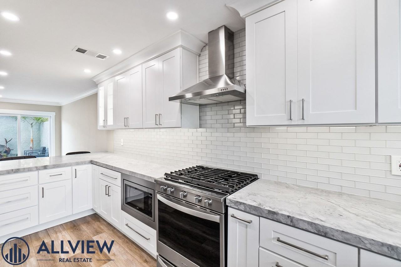 8275 Cherrywood Cir - Photo 7 of 34