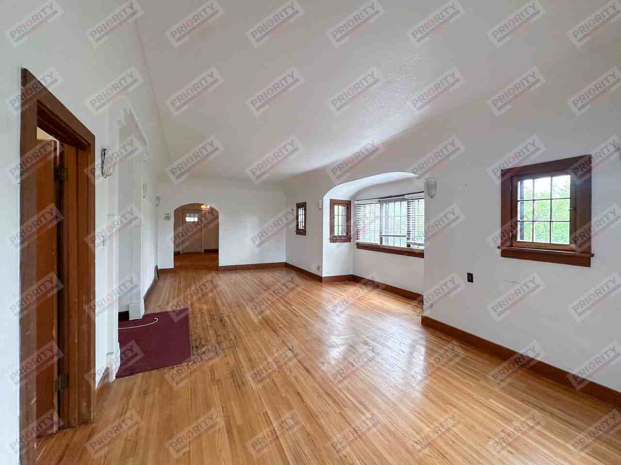 402 Warren Ave - Photo 3 of 17