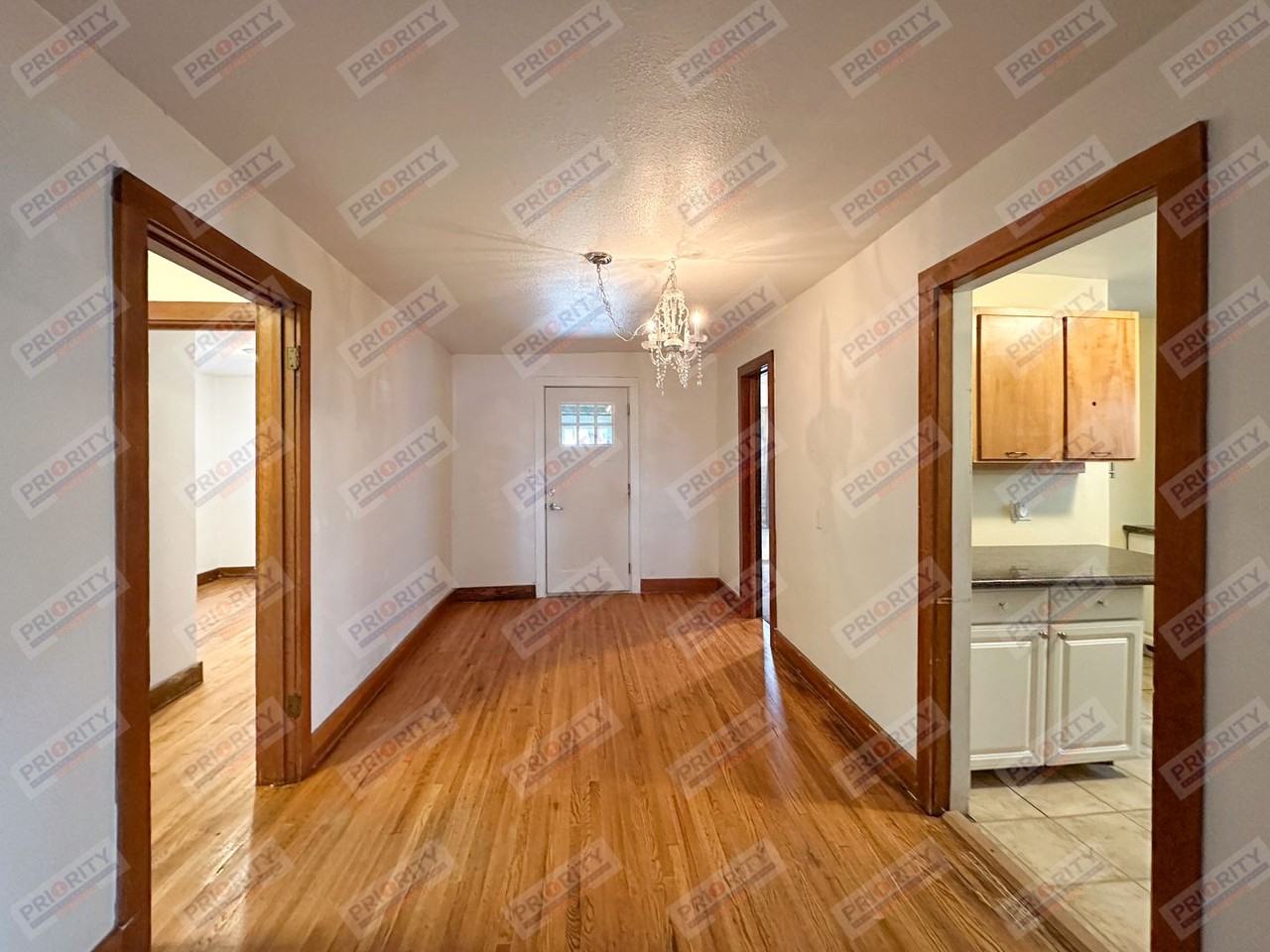 402 Warren Ave - Photo 4 of 17