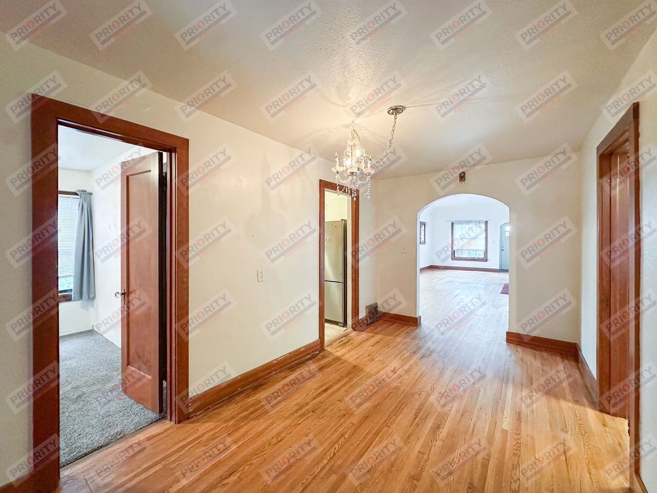 402 Warren Ave - Photo 5 of 17