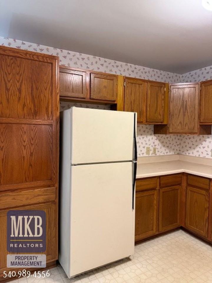 122 Kimball Ave - Photo 3 of 15