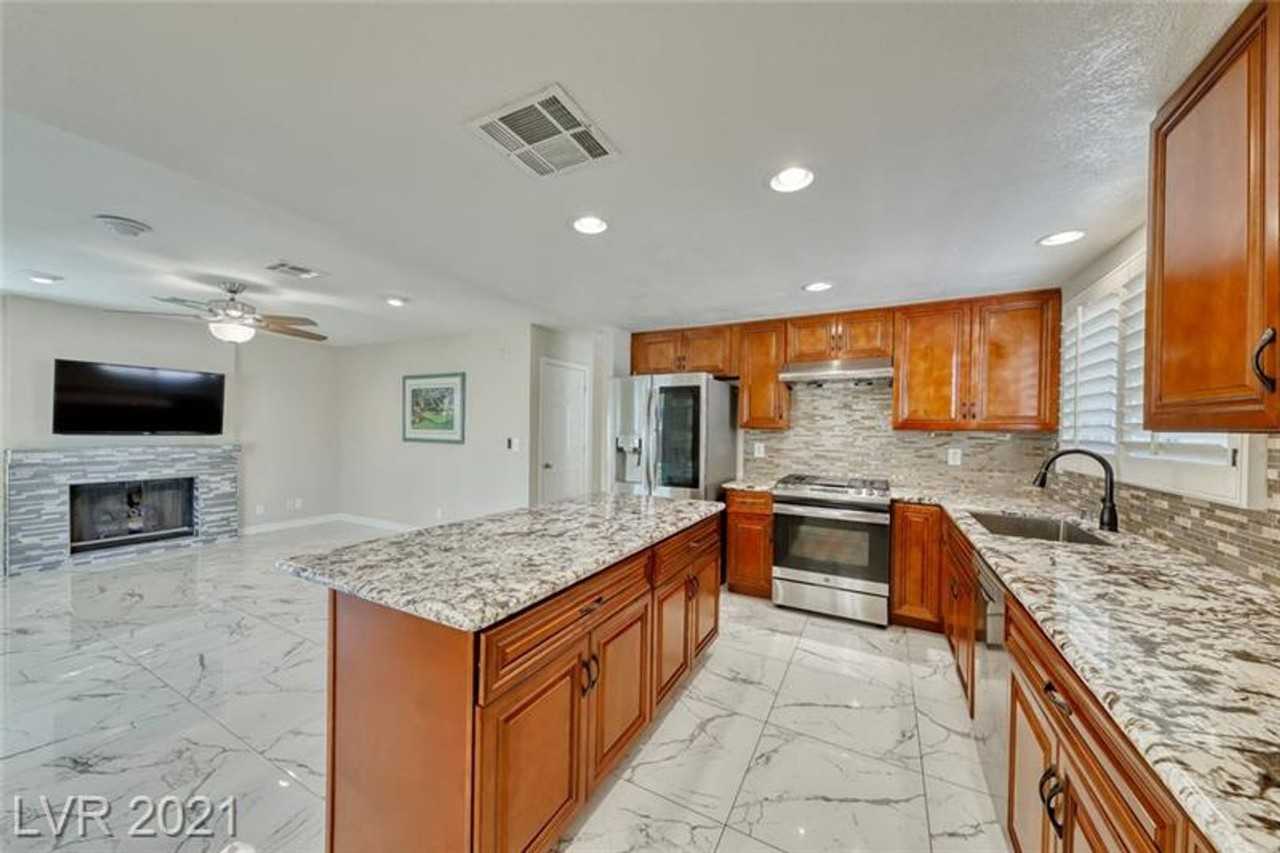 6729 Airdale Cir - Photo 3 of 24