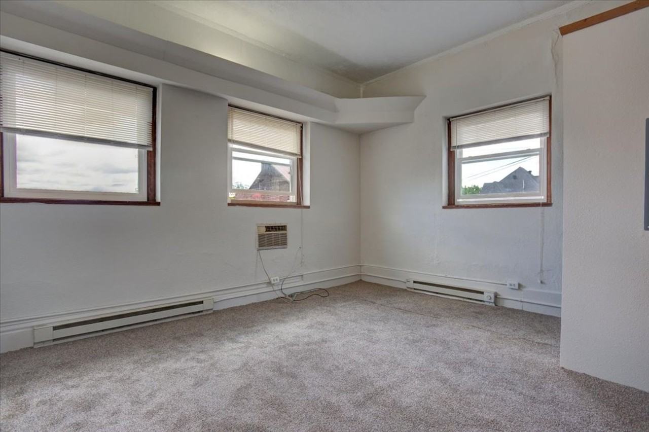 620 1/2 Main St E #4 - Photo 3 of 6