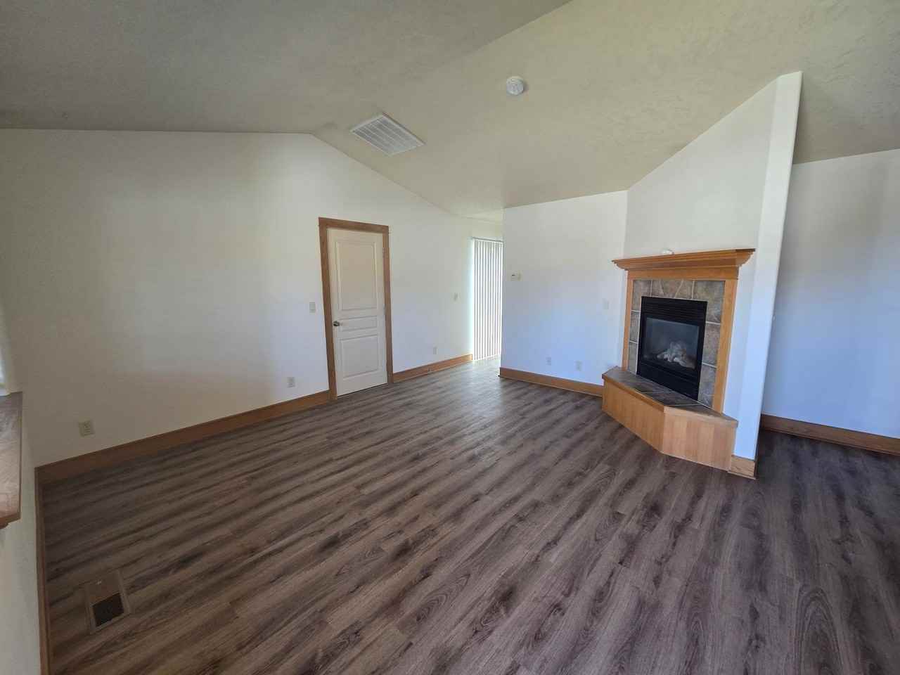 191 Sw Ivy Ct - Photo 2 of 14